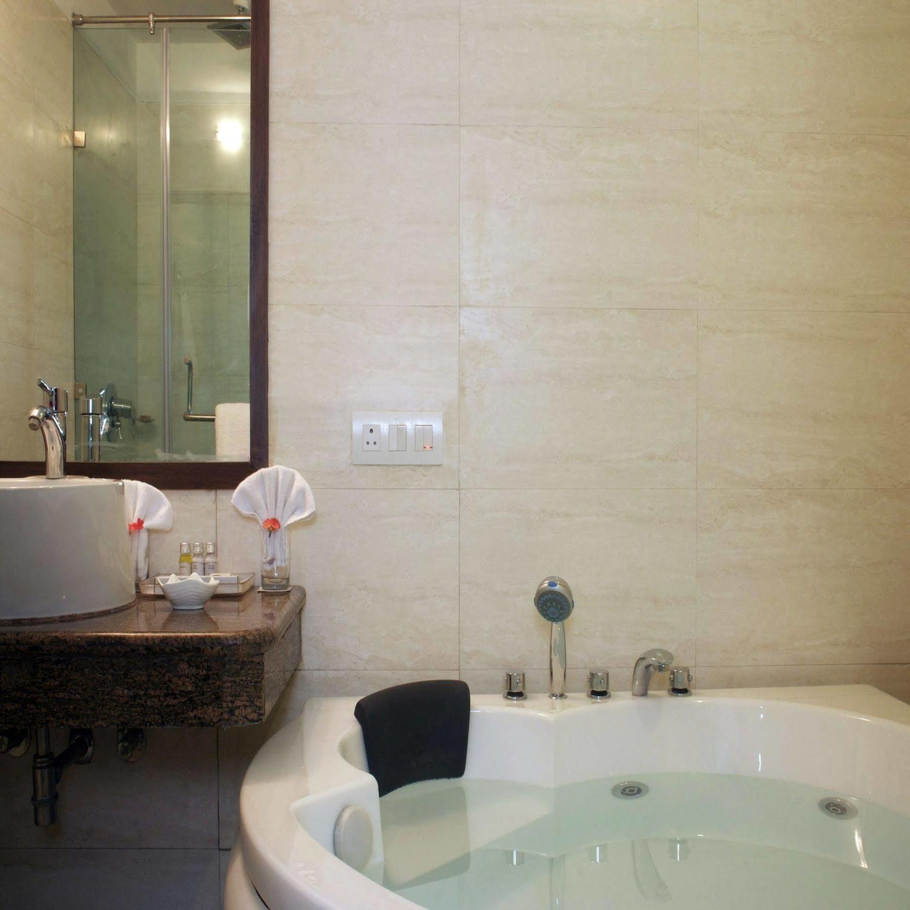 Legend Sarovar Portico Baddi Exterior photo