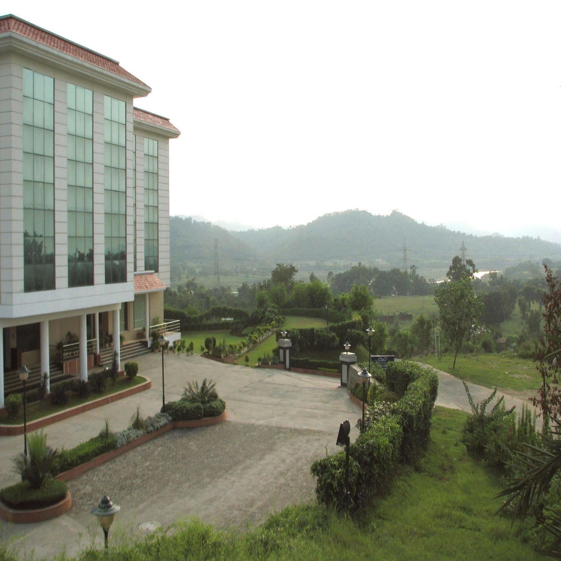 Legend Sarovar Portico Baddi Exterior photo